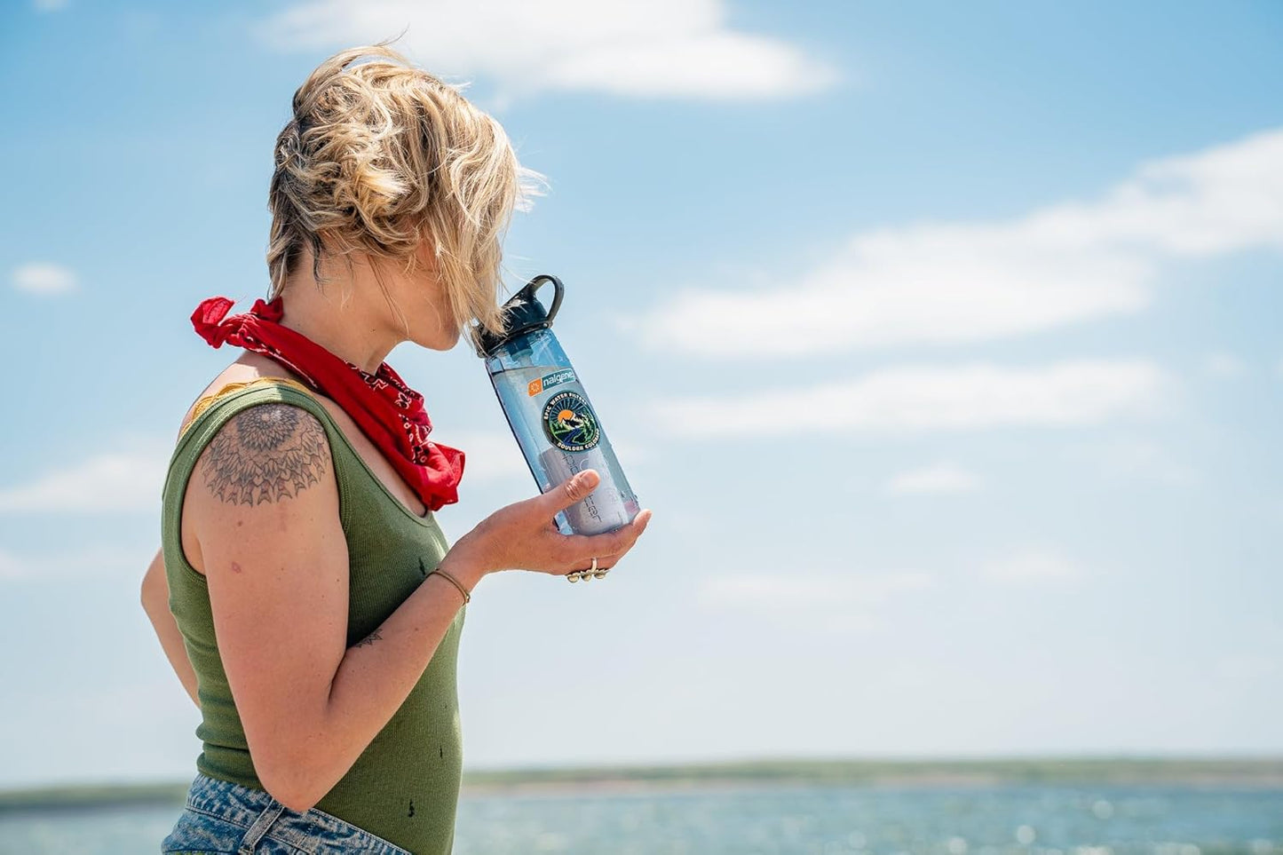 Nalgene OG Water Bottle with Filter, USA Made, BPA Free, Removes 99.99% Tap Water Contaminants, Forever Chemicals, Smoke Grey, 32 Oz